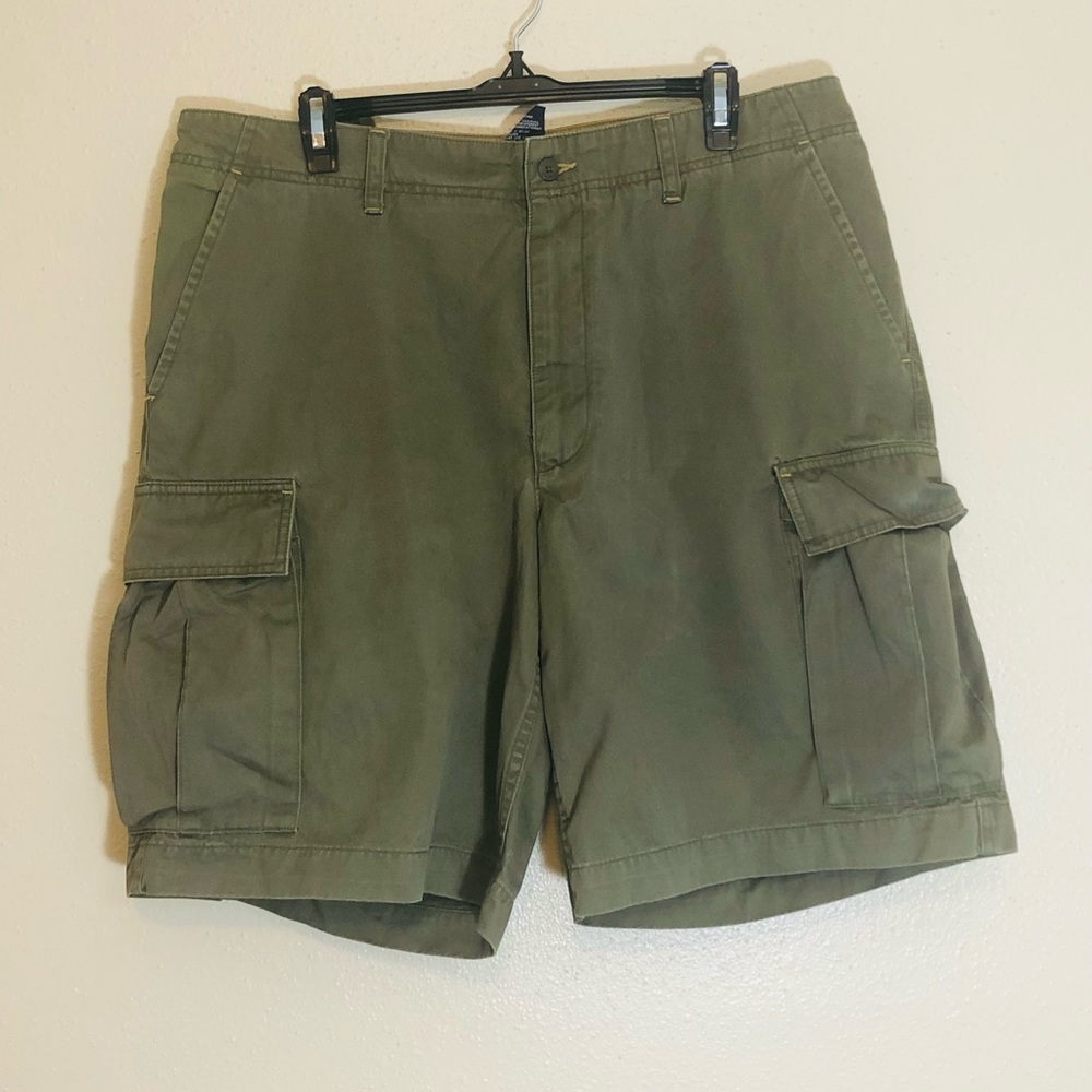 Tommy Hilfiger cargo shorts, size 36